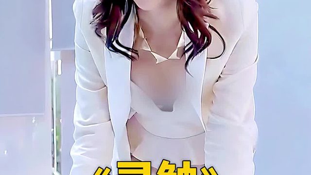 这个女孩太惨了，竟然被恶灵控制压在床上，还做出了这种龌龊的事
