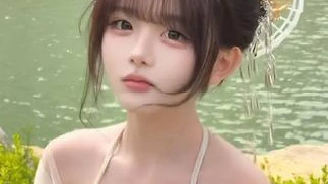 原来 y 子也会咬扇子