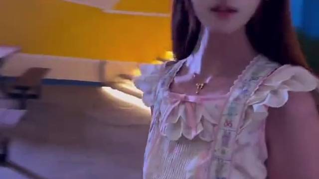 这么漂亮又性感的小姐姐都是谁的女朋友啊？