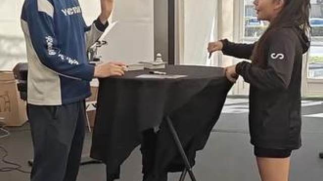 签名签到'手抽筋'。安东森的签名谁想要？