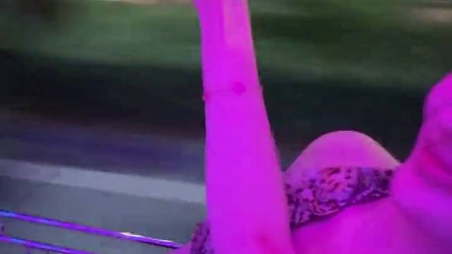 我喜欢这两双腿