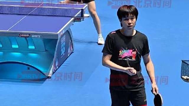 【】伦敦世乒赛团体赛前夕，当地时间5月1日，国乒全队在温布利体育馆训练。王楚钦与林诗栋训练热身，王楚