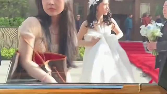 这眼神都快拉丝了。