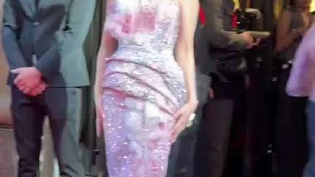 JISOO 2026 Met Gala 出发饭拍合集

 ​​​