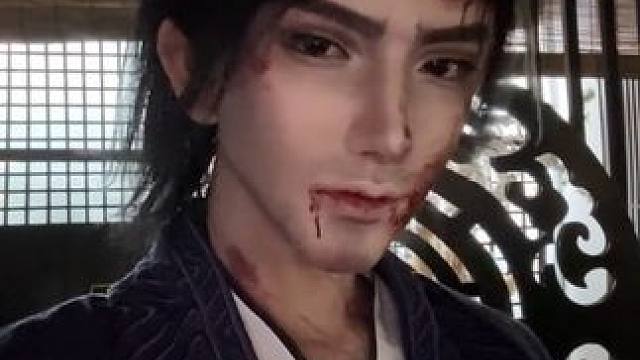 这怎么看也不像个百岁老人啊