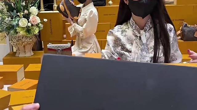 买包点赞加关注