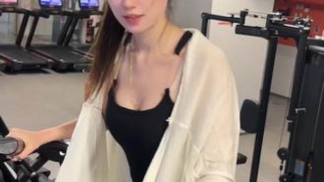 有我这样的女朋友你几点回家？