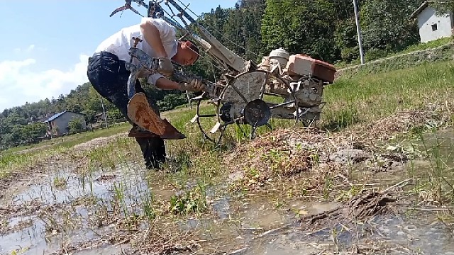 耕田……一老农……