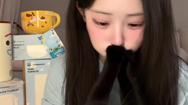 居然自己亲亲了！！！！！！
