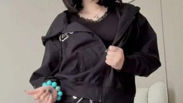 擅长波浪的女生