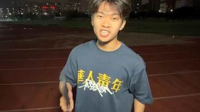 挑战用菜刀手机壳跑校园跑