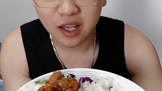 减脂干饭时刻｜辣椒焖鸡胸肉配杂粮饭