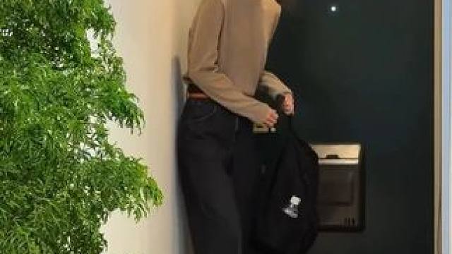 日本女同事 来公司上班