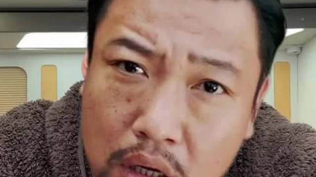 白敬亭不愧是老Kpop人，顶着沈腾的脸跳《GO》，又顶着贾冰的脸跳《FaSHioN》，追星界整活天花