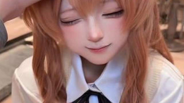 作为女朋友的我就勉为其难的让你碰一下咯