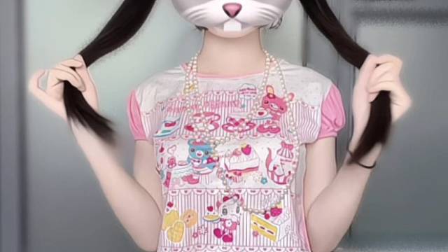 生活不易，萌妹卖艺