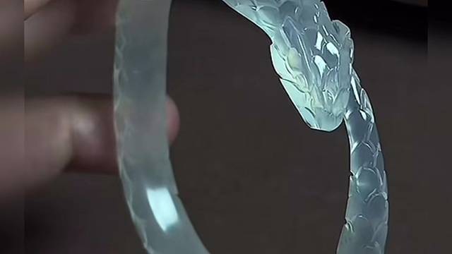 灵蛇传说