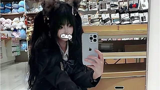 你又认识了新的女孩，我们之间不过尔尔