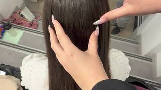 给朋友的头发做ASMR