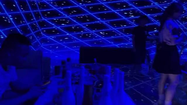 熬的不是夜，是短暂的自由，而醒来了就是生活