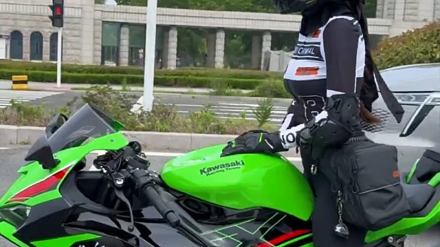 超飒女骑士