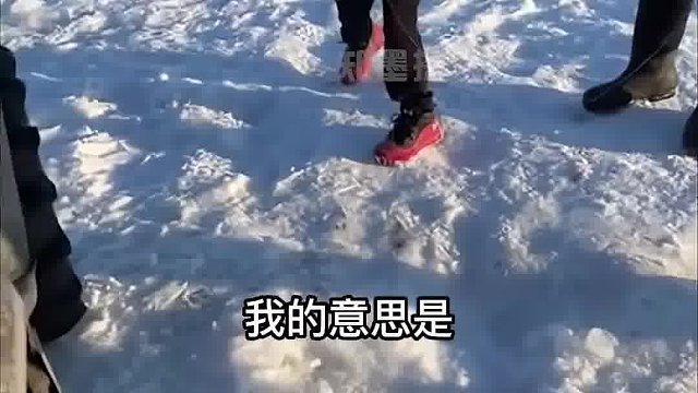 这个小孩掉了一条和自己一样大的鱼
