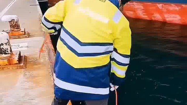 最原始的捕鱼方式，叉鱼