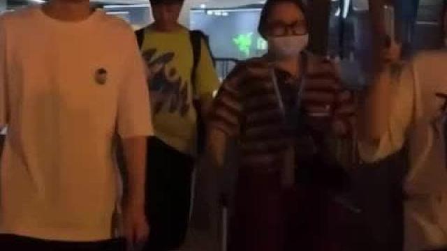 在这个大好的日子再给大家分享一波我眼中的无畏吧，他有时候是个很臭屁装杯的男孩子，但有时候又很“谦虚”