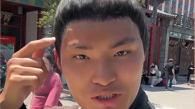 原来群演的头套，都是几块钱的便宜货，只有主角才能用真头发