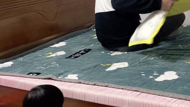枕头怎么自己跑了