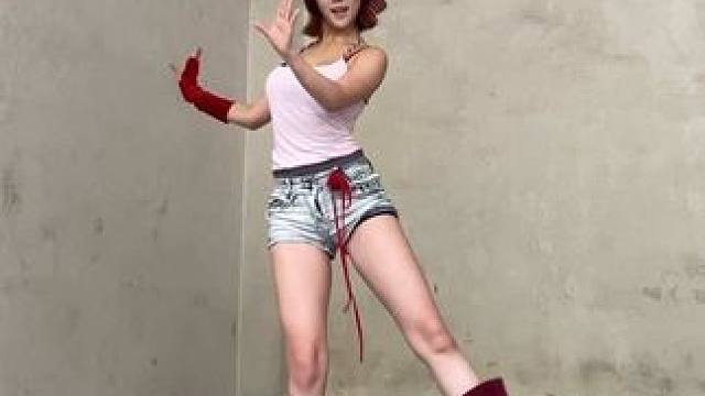 在超级hot的天跳hot summer