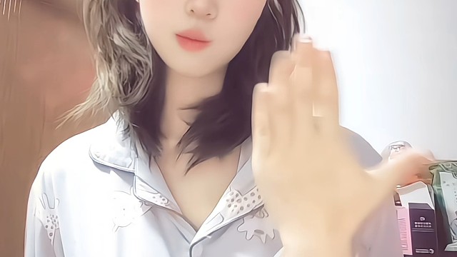 我就是在吸引你的目光，你舍得离开吗