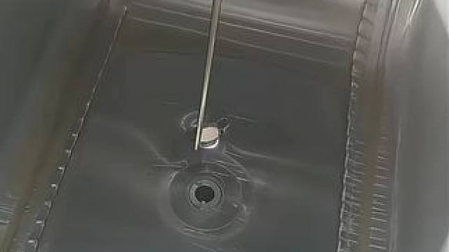 一整箱的油又被偷了，太可恶了 一整箱的油又被偷了，太可恶了