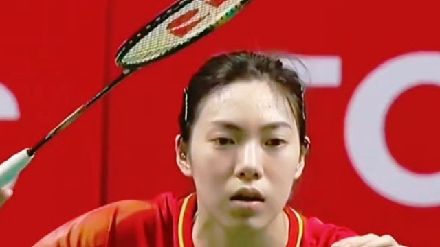 泰国羽毛球公开赛女双半决赛，首次搭档参赛的国羽小将鲍骊婧/曹梓涵直落两局以21-18、21-17击败