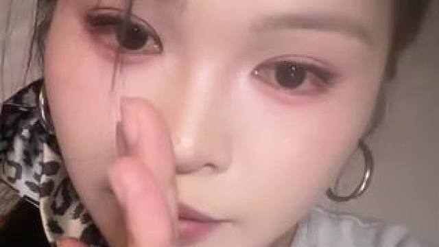 美容院里，“闺蜜”一边给我护肤，一边忙着算计我 认识5年，我以为她是我最好的闺蜜，直到那天她摸着我的