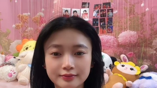 虽然我是先天性聋人，但是我有一张治愈一切的笑容，路过的阿姨叔叔哥哥姐姐都喜欢我
