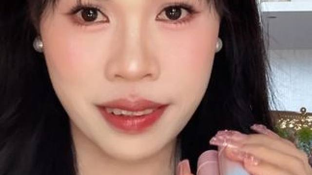 沉浸式唇釉试色