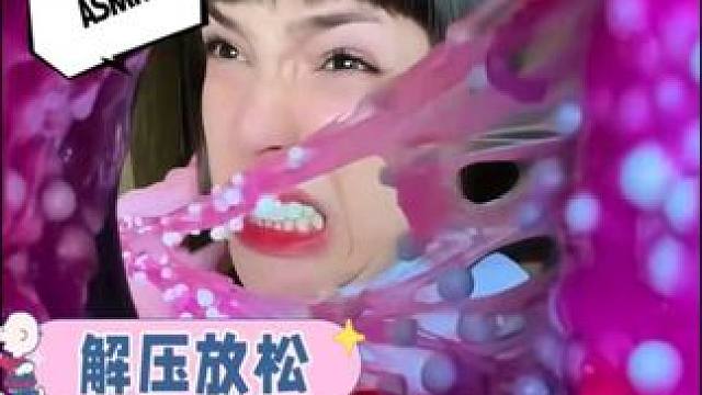 ASMR她的耳朵需要一次清洁