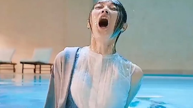 女子反击猥琐男的方式，真的是意想不到