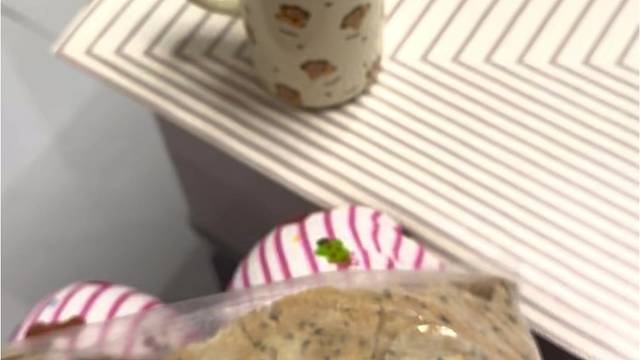 震惊！湖南一女子吃自己