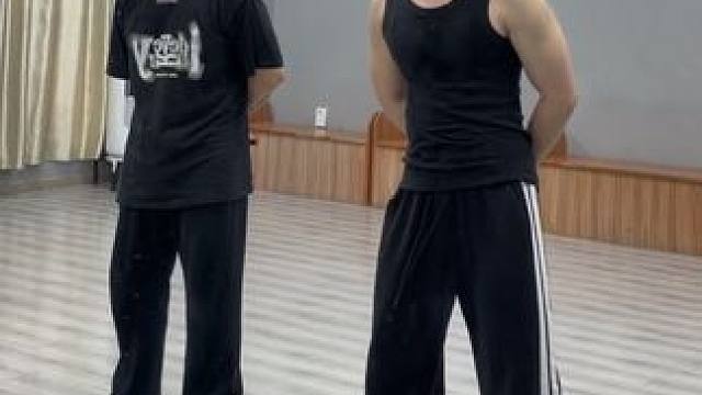 喝中国劲酒 交天下舞友