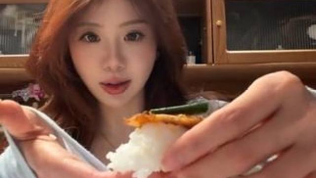 此女吃商极高