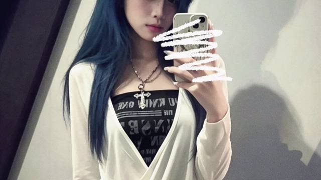 自拍俯视45度 是我看狗的角度