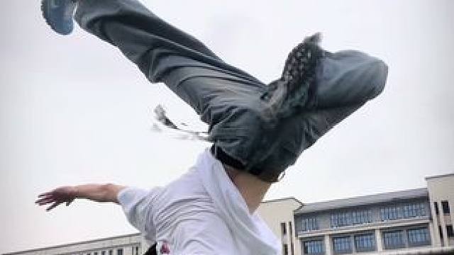 21级学长回校毕业答辩胜利之舞