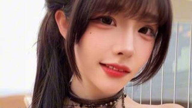 即使在人群中我也能第一眼认出你