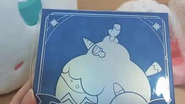 雪怪徽章开箱冰箱贴挂坠任意组合！ 第一期的绒绒和疾光买晚了，买的时候已经是第三批了，还没到货，雪