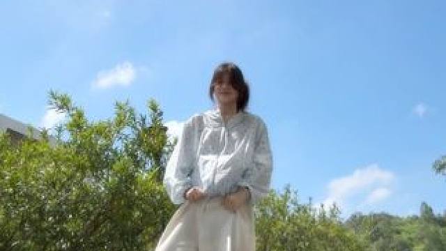 养了一只黏人的小猫咪