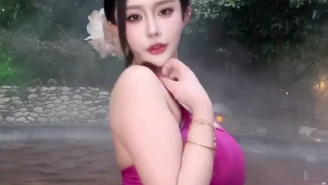 正常游泳穿搭，无不良引导