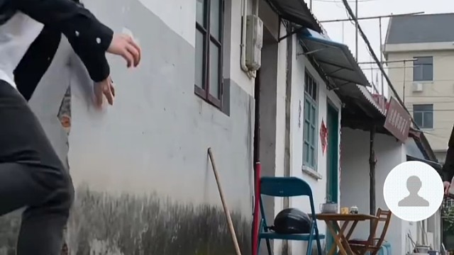警察店里
