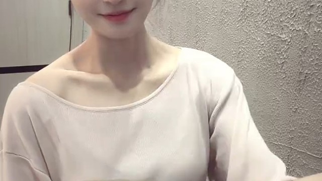 我说怎么最近花钱总开心不起来呢，原来症结在这——花的是自己的钱啊！

讲真，花别人的钱好像能治百病，